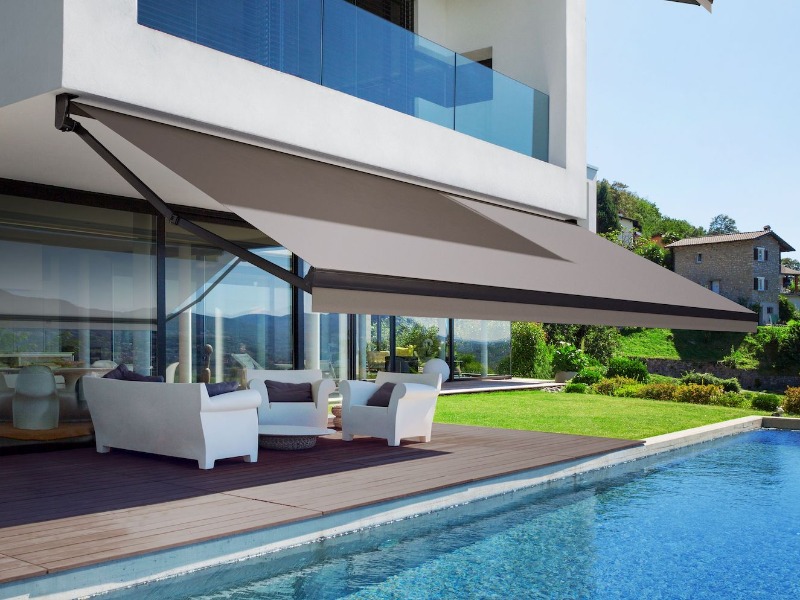 Könyökkaros napellenző